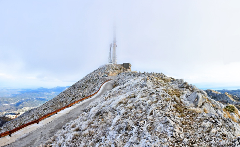 Zimska idila u planinama Hrvatske i regije: Vrh Biokova uz -4°C okovan u  inje i snijeg (FOTO) | Crometeo